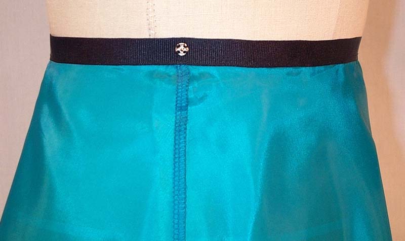 6 Gore Skirt Removable Lining Detail
